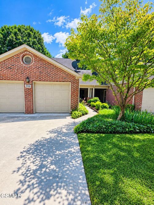 716 Sunrise Cir, Sevierville, TN, 37862-2933 | Card Image