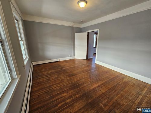 2 Grove St, South Hackensack, NJ, 07606-1616 | Card Image