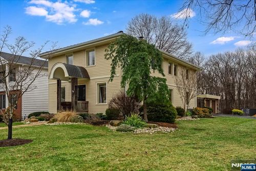 3 Adelina Ct, Cedar Grove, NJ, 07009-1164 | Card Image