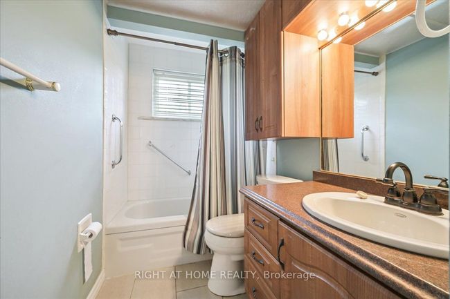 12 Eldon Crt, House other with 3 bedrooms, 2 bathrooms and 4 parking in Brampton ON | Image 20