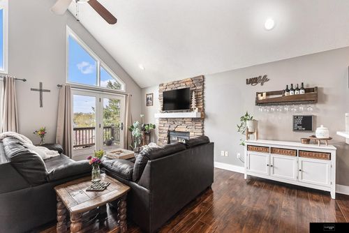 823 Beaver Lake Blvd, Plattsmouth, NE, 68048-4202 | Card Image