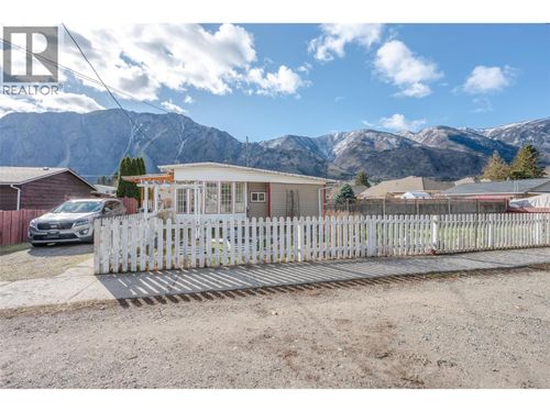 411 6th Ave, Keremeos, BC, V0X1N3 | Card Image