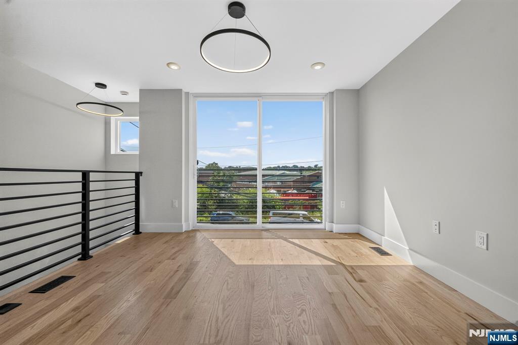 Residential Lease in Newark 3