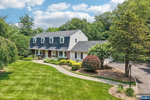 18 Roxbury Downs, Upper Saddle River, NJ, 07458-1904 | Card Image