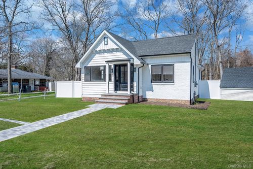 130 Hollywood Dr, Oakdale, NY, 11769-2434 | Card Image
