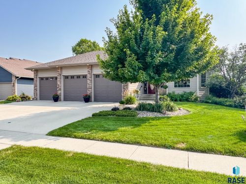 216 E Tabor Ct, Brandon, SD, 57005-1080 | Card Image