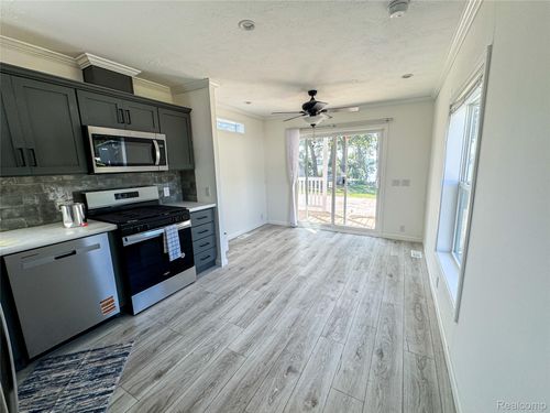 17 Sunset Way, Linden, MI, 48451 | Card Image