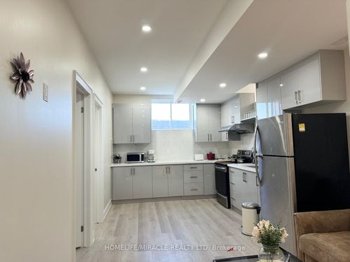 84 Bermondsey Way, Brampton, ON, L6Y6K9 | Card Image