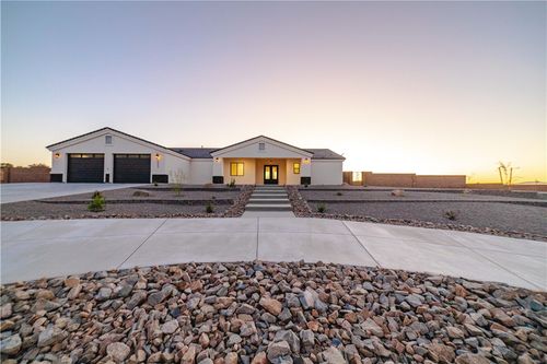 2393 Iroquois Dr, Kingman, AZ, 86401-3304 | Card Image