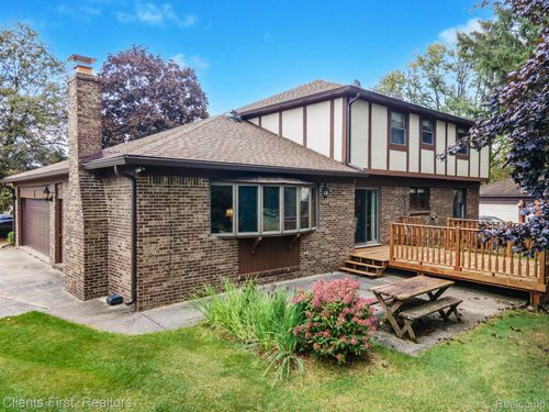 35141 Northmont Dr, Farmington Hills, MI, 48331-2642 | Card Image