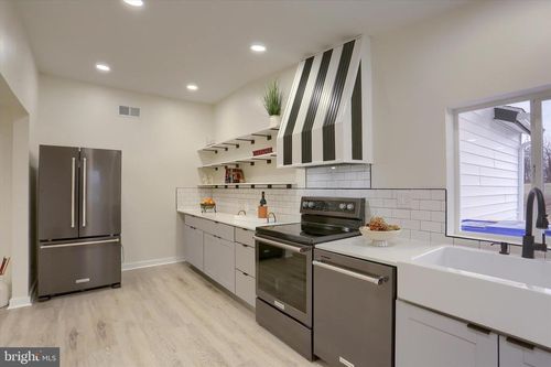 393 Sherwood Dr, CARLISLE, PA, 17015-9013 | Card Image