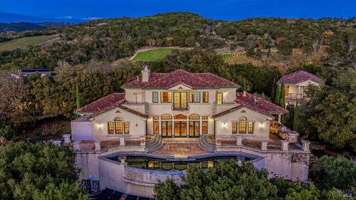 405 London Way, Sonoma, CA, 95476 | Card Image