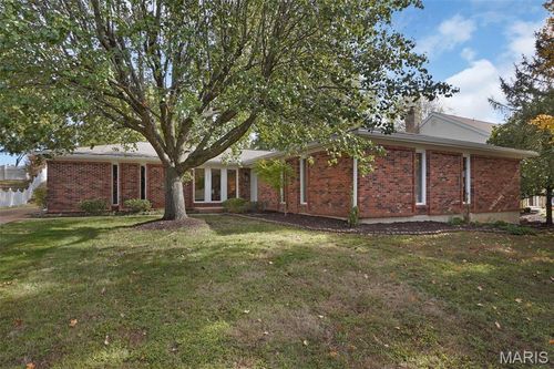 342 Clayton Trails Dr, Ellisville, MO, 63011-2057 | Card Image