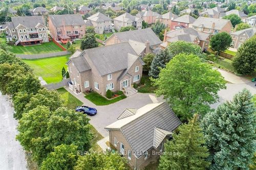 1918 Royal Credit Blvd, Mississauga, ON, L5M4Y1 | Card Image