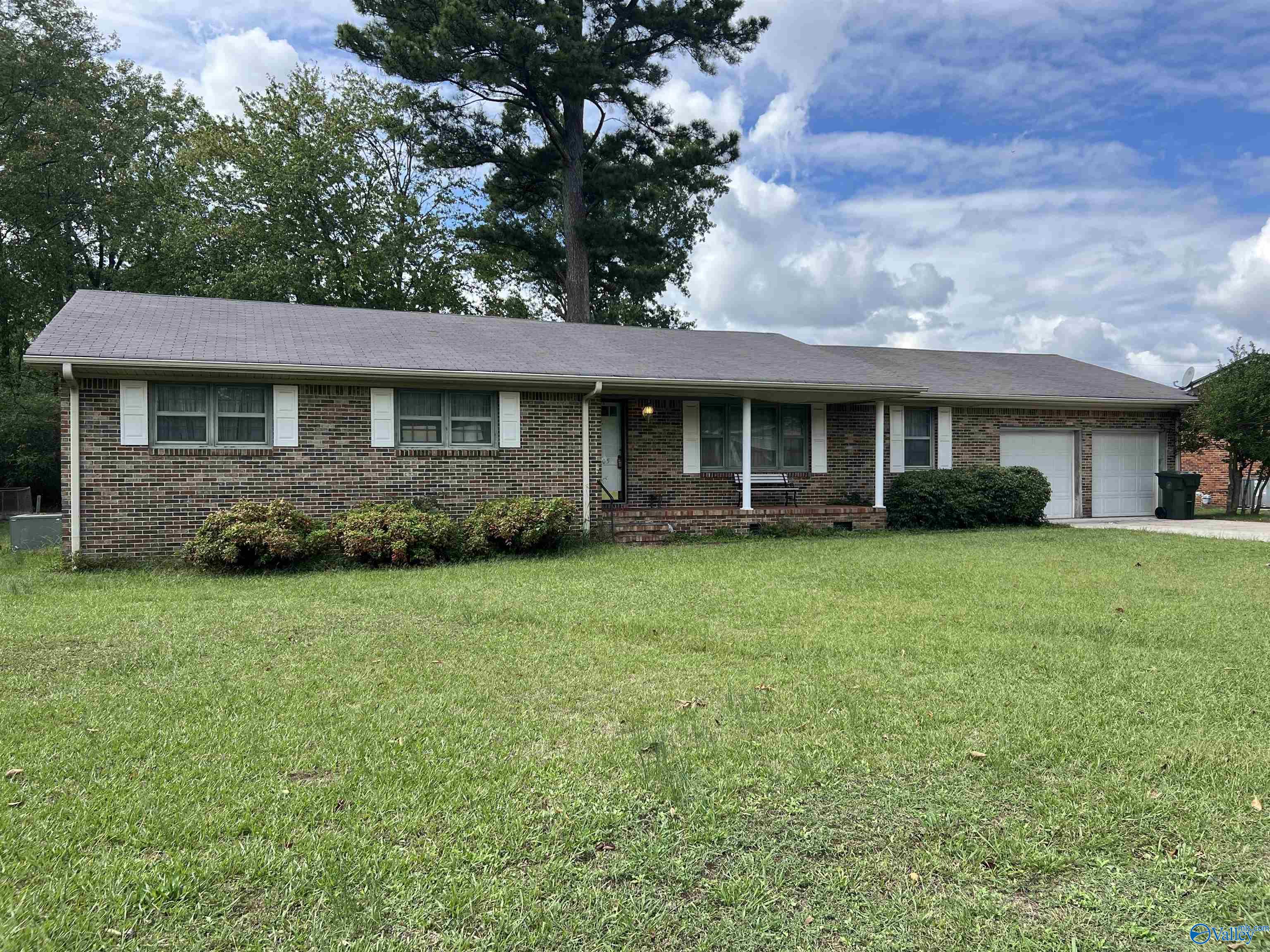 Jackson Dr, Athens, AL 35611