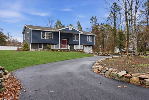 4 Shore Rd, Westerly, RI, 02891-5112 | Card Image