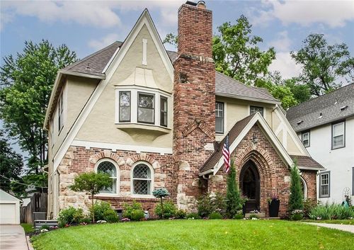 646 W 70th Ter, Kansas City, MO, 64113-2051 | Card Image