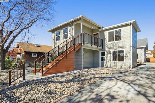 882 61st St, Oakland, CA, 94608-1428 | Card Image