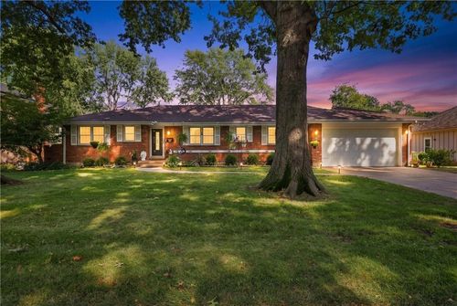 5207 Spring Ave, Kansas City, MO, 64133-2668 | Card Image