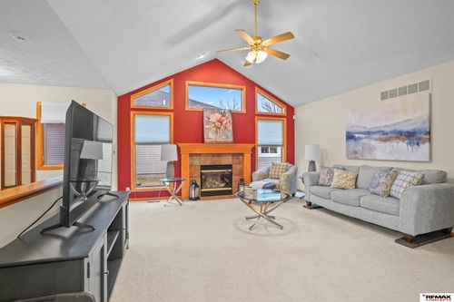 8105 Cheney Ridge Rd, Lincoln, NE, 68516-3877 | Card Image