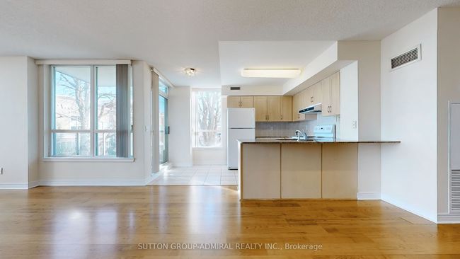 204 - 60 Disera Dr, Condo with 2 bedrooms, 2 bathrooms and null parking in Vaughan ON | Image 12