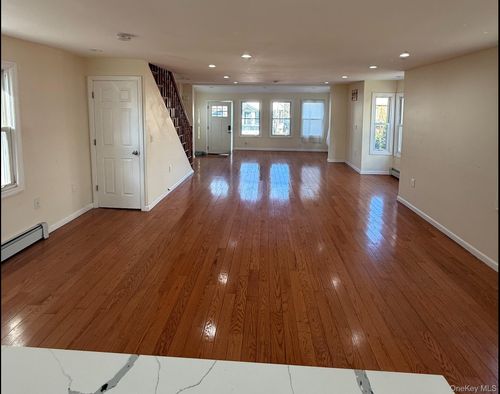 15424 13th Ave, Whitestone, NY, 11357-1930 | Card Image