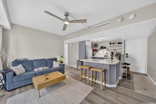 9g-225 Queen St, Honolulu, HI, 96813-4657 | Card Image