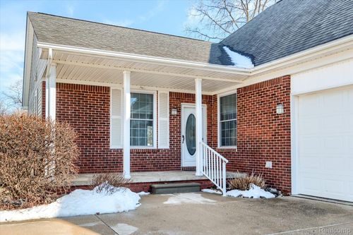 1390 Luxington Dr, Lapeer, MI, 48446-1220 | Card Image