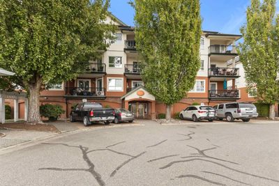 2205 - 8485 Young Rd, Condo with 2 bedrooms, 2 bathrooms and 1 parking in Chilliwack BC | Image 1