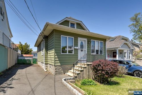 61 Yale St, Nutley, NJ, 07110-3371 | Card Image