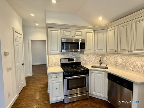b-10 Wells Ave, Stamford, CT, 06902-7619 | Card Image