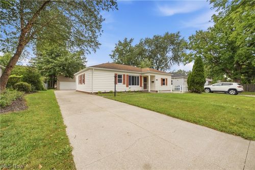 6534 Aylesworth Dr, Parma Heights, OH, 44130-3109 | Card Image