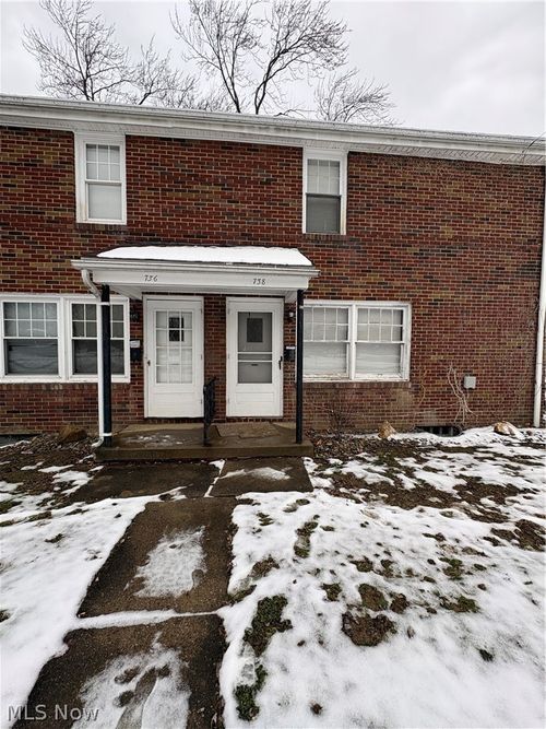 738 West St, Niles, OH, 44446-2737 | Card Image