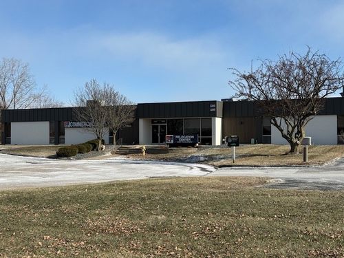 3245 E 35th Street Ct, Davenport, IA, 52807-2501 | Card Image