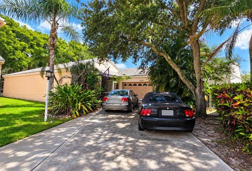 9538 Nw 8th Cir, Plantation, FL, 33324-4935 | Card Image