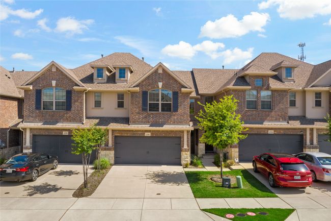 Multi unit property featuring a garage | Image 25
