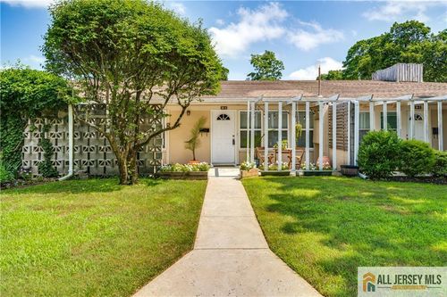 apt-3-10 New Rd, Kendall Park, NJ, 08824-1053 | Card Image