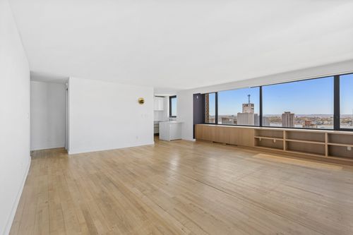 38d1-322 W 57th St, New York, NY, 10019-3724 | Card Image