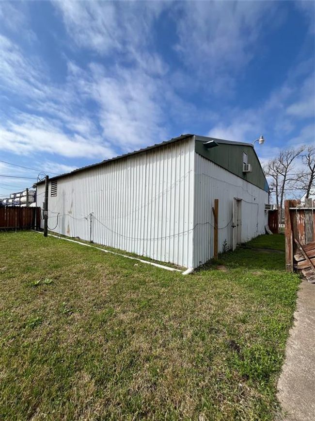16305 De Zavalla Rd, Home with 2 bedrooms, 2 bathrooms and null parking in Channelview TX | Image 9