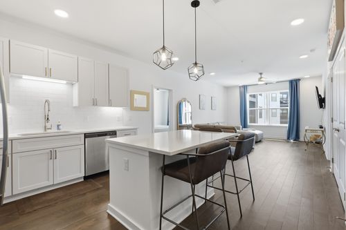320-1677 54th Ave N, Nashville, TN, 37209-1505 | Card Image