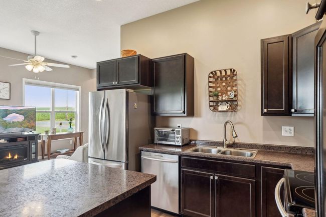 Full kitchen with stainless steel appliances! | Image 5