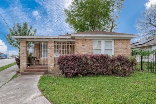 5009 N Main St, Houston, TX, 77009-3620 | Card Image