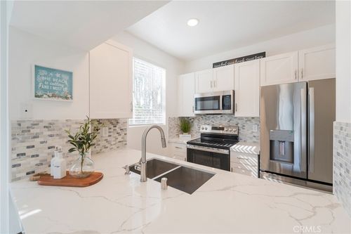 b214-20371 Bluffside Cir, Huntington Beach, CA, 92646-8529 | Card Image