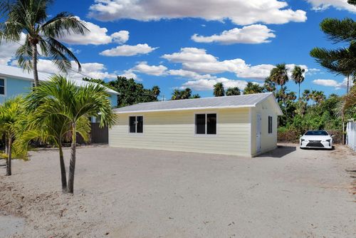 417 95th Street Ocean, Marathon, FL, 33050-3333 | Card Image
