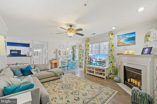 201-25320 Lake Mist Sq, South Riding, VA, 20152-5353 | Card Image