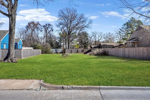 4247 Riverside Dr, Tulsa, OK, 74105-3829 | Card Image