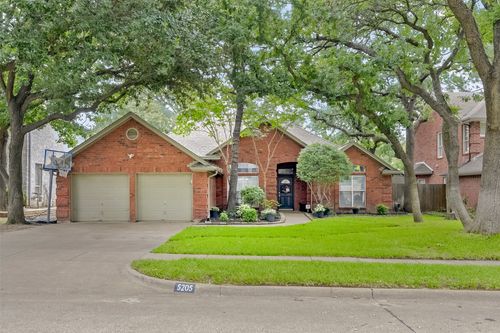 5205 Shadow Glen Dr, Grapevine, TX, 76051-7349 | Card Image