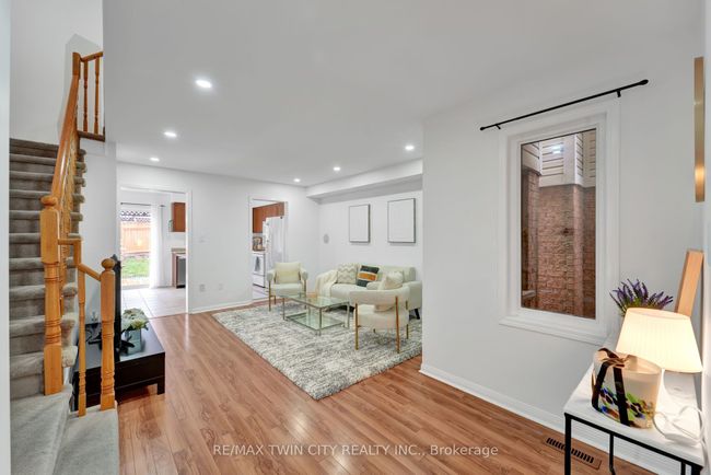 132 Kirkland Pl, House attached with 3 bedrooms, 3 bathrooms and 2 parking in Whitby ON | Image 5