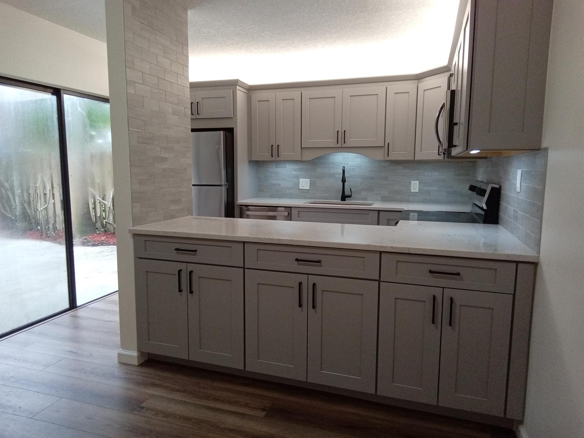 1st Ct, Palm Beach Gardens, FL 33410