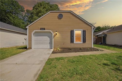 5441 Chatham Hall Dr, Virginia Beach, VA, 23464-5426 | Card Image